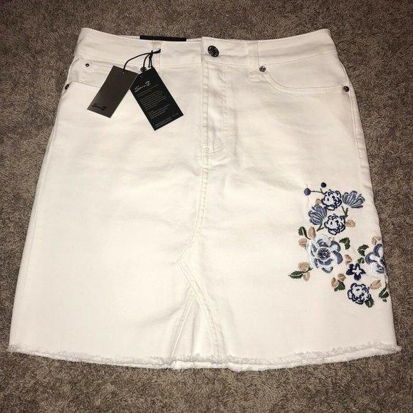 NWT Womens Seven 7 Jeans Embroidered